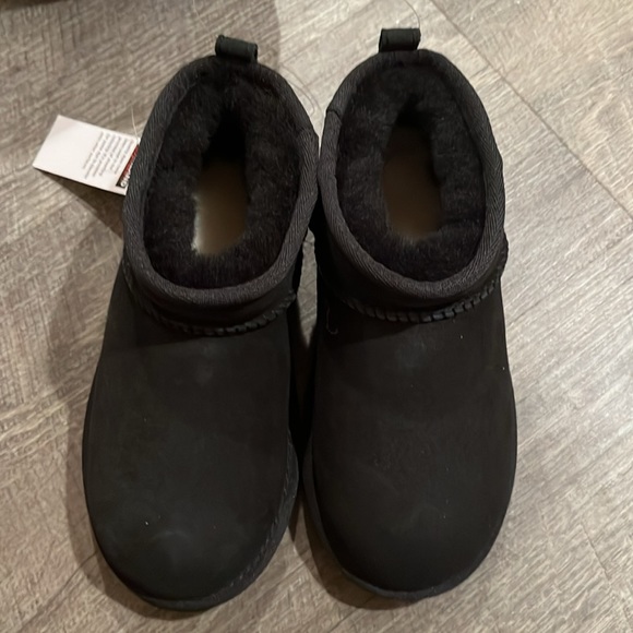 Kirkland Kid’s shearling Ankle boots - Picture 2 of 6
